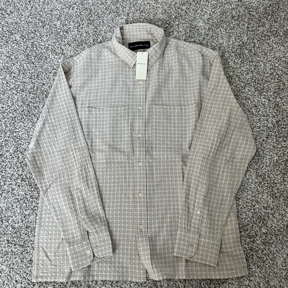 NEW WITH TAGS. Abercrombie & Fitch Button Down Shirt. Men’s Large.